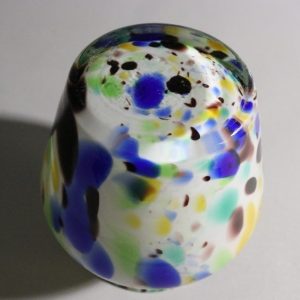 Färgsprakande Glasvas – 12 cm – Modern Design med Livfulla Mönster