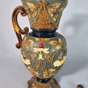 VAS, Wilhelm Schiller & Sons, majolika, sent 1800-tal