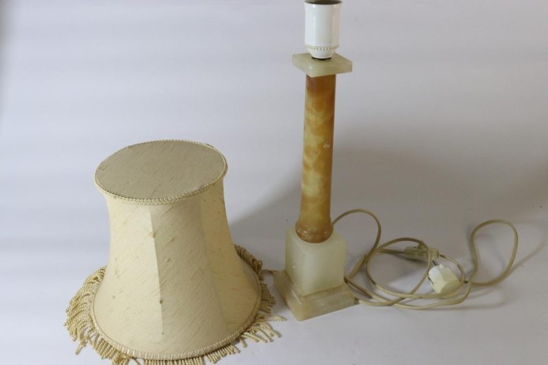 BORDSLAMPA, Alabaster  - skärm ingår