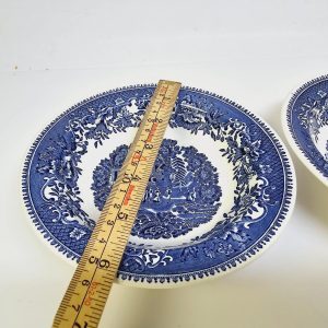 Set med 2 vintage-tallrikar från Enoch Wedgwood – "Avon Cottage"