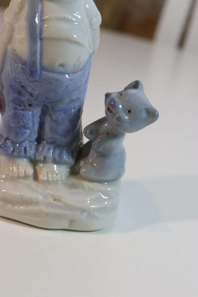 Porslinfigur, barn med kattunge - 12cm