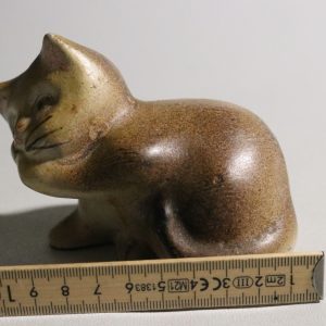 Charmig kattfigur – Gabriel Keramik, handmålad svensk design