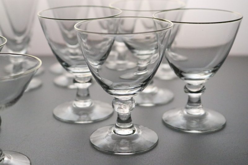 Exklusiv Glasservis med 24 Glas – Elegant och Tidlös Design