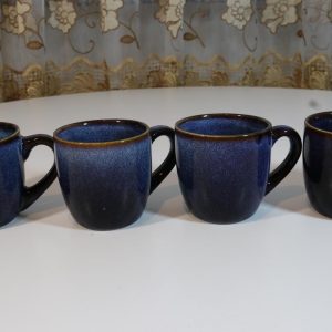 4 blå koppar i glaserad keramik