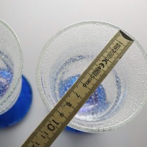 Unika Handmålade Glas av Eva - En Perfekt Blandning av Konst och Funktion