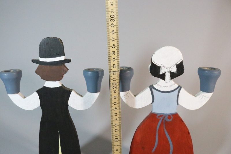 Kandelabrar, bemålat trä, för 2 ljus vardera, par i folkdräkt, GURLI ANDERSSON
