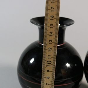 Ett par klotvaser i svart färgat glas, Art deco
