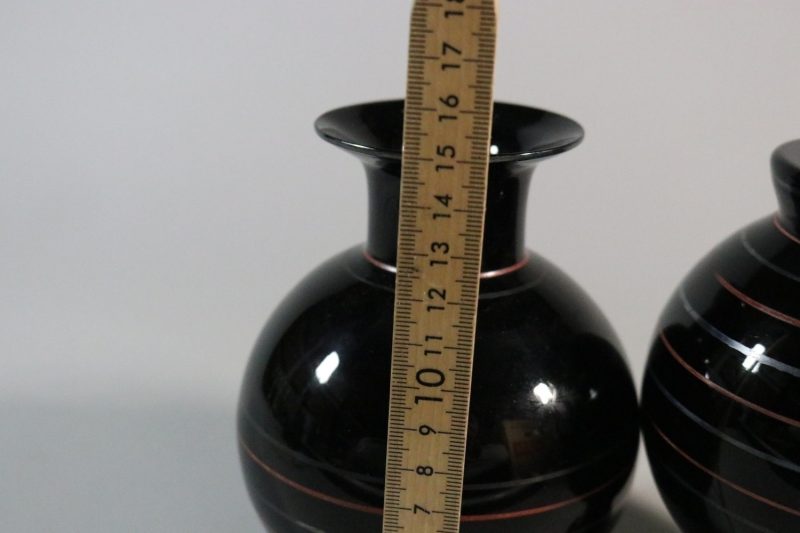Ett par klotvaser i svart färgat glas, Art deco