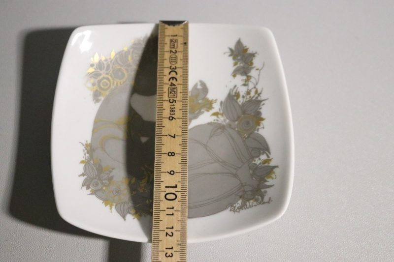 Tidlös Elegans i Porslin – Rosenthal Tallrik av Bjørn Wiinblad