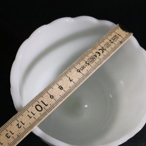 Skål i Vit Opalinglas – Klassisk Elegans, 14,5 cm