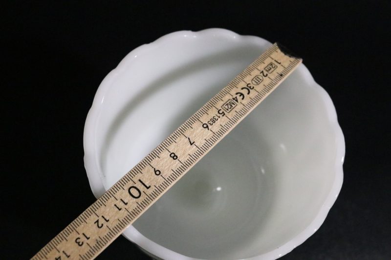 Skål i Vit Opalinglas – Klassisk Elegans, 14,5 cm