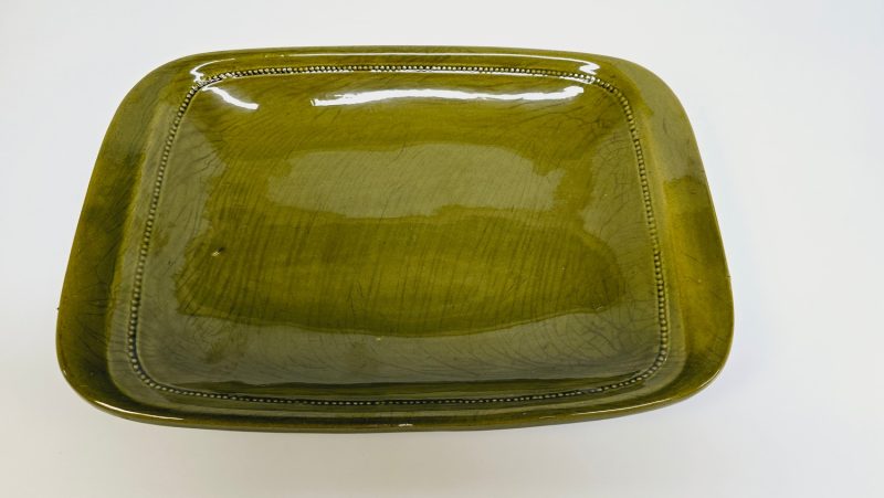 Elegant rektangulärt fat från Höganäs Keramik – Eldfast