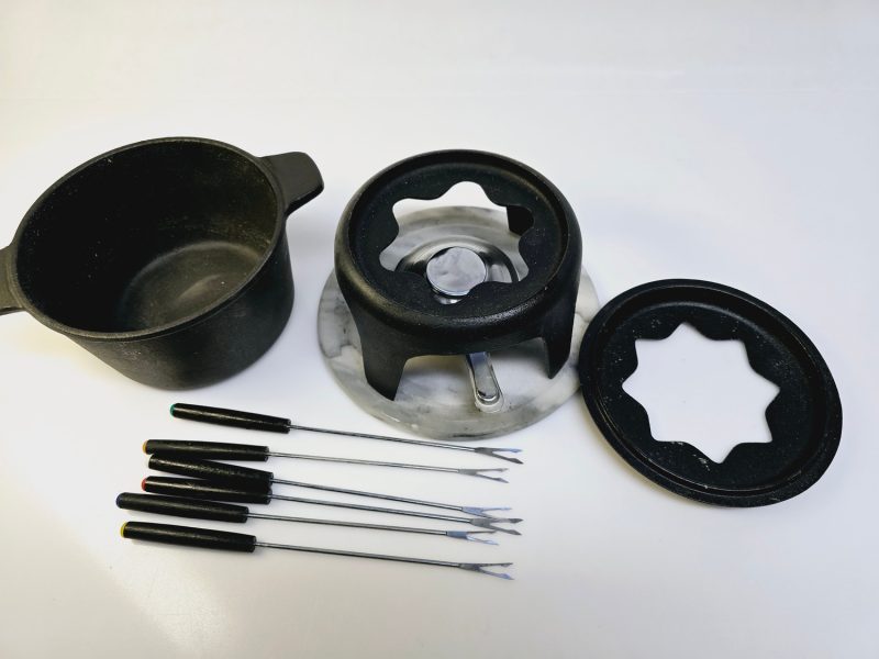 Fondue-set i gjutjärn med tillbehör – robust och klassiskt