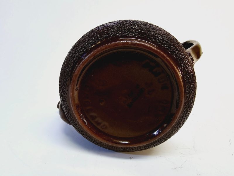 Vintage Tekanna "Made in England" - Brun Glaserad Keramik med Texturerad Detalj