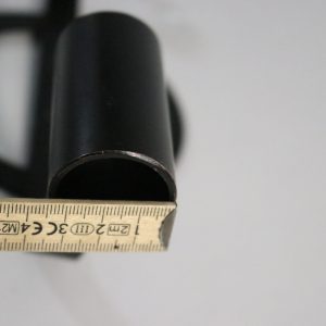 Väggljusstake, svart metall med glasprisma