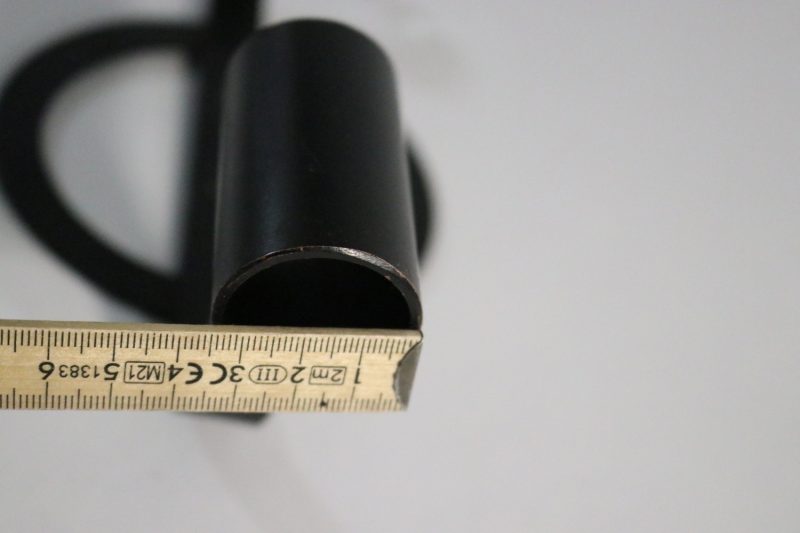 Väggljusstake, svart metall med glasprisma