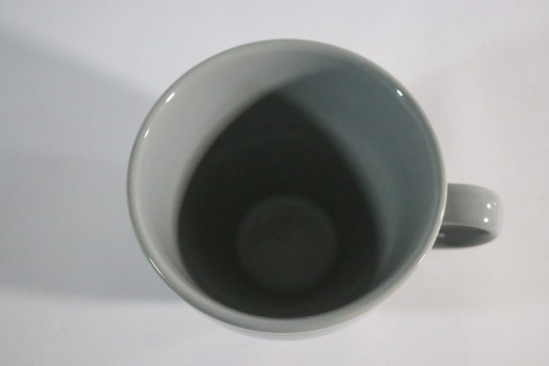 Stilren Grå Mugg från Åhléns – Tidlös Design
