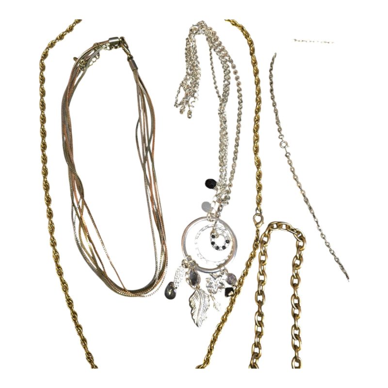 Elegant samling av 10 olika halsband och armband