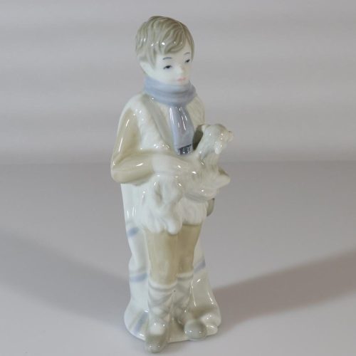 Figurin, pojke med lamm, 20cm