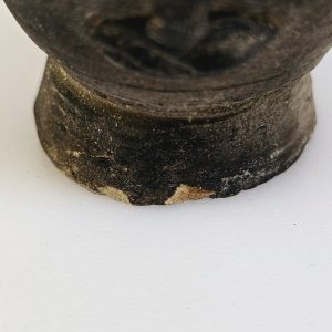 Unik keramikvas med dekorativa detaljer – Ett samtida konstverk