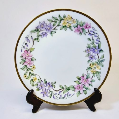 Blomsterdekorerad Tallrik från Bing & Grøndahl – Handmålad Elegans