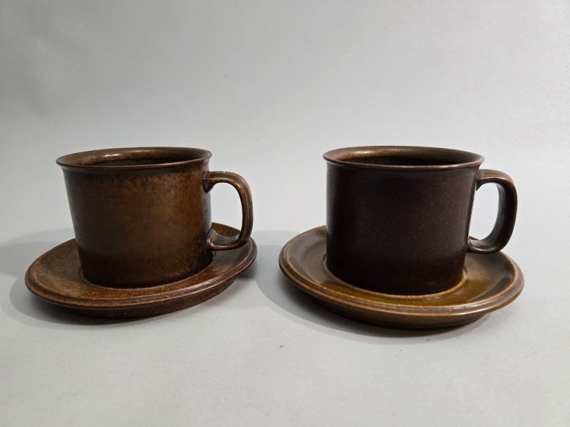 FRUKOSTMUGGAR / JUMBOMUGGAR / CHOKLADMUGGAR, Arabia, "Ruska", Glaserad stengods
