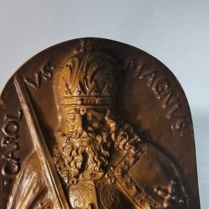 Väggtavla, "Carol vs Magnus"