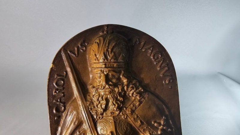 Väggtavla, "Carol vs Magnus"