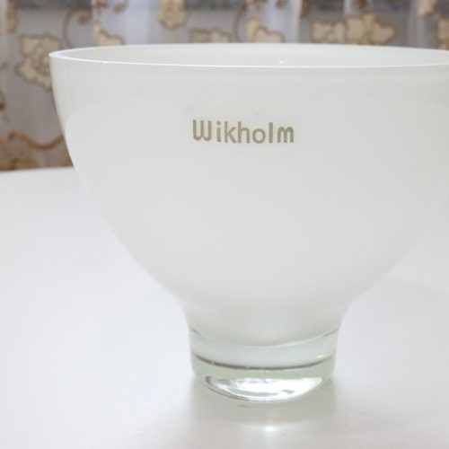 Vit glasskål, Wikholm