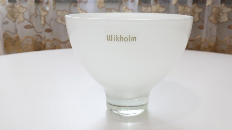 Vit glasskål, Wikholm