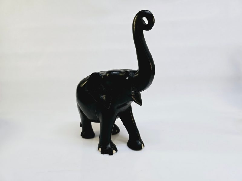 Handgjord träelefant – 31,5 cm hög