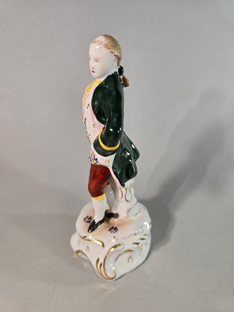 Elegant Tysk Figurin - En Samlares Dröm!