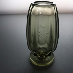 Elegant Rökfärgad Glasvas – En Touch av Klass för Ditt Hem