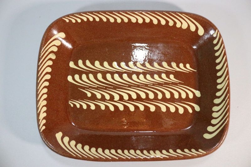 Saltglaserat fat i lergods Andersson & Johansson, Old Höganäs, 35x27cm, spricka