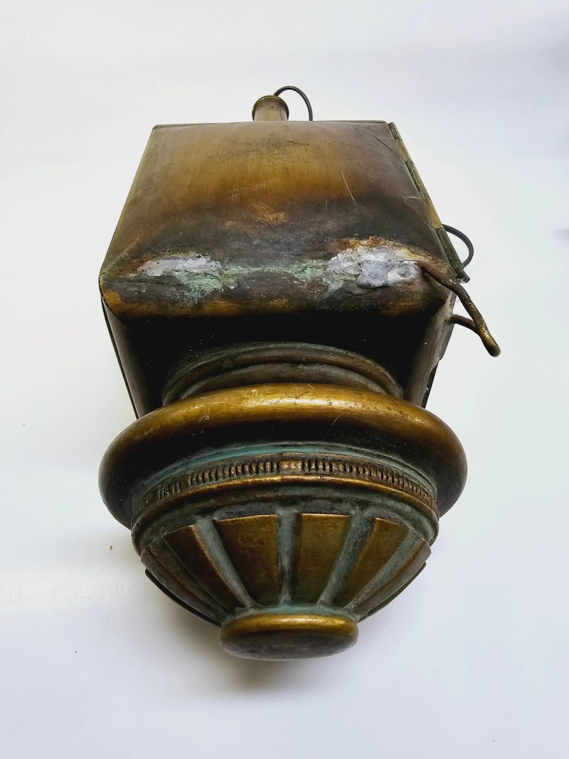 Vintage lanternformad bordslampa i mässing – Rustik och unik design